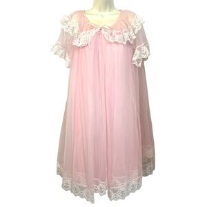 Pink and Lace 1960s Penoir Negligee Set 🩷😍